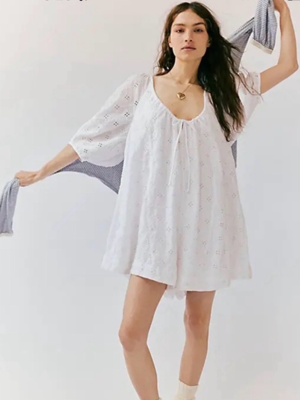NWT Free People Bop Around Romper Size Small
(Very oversized)